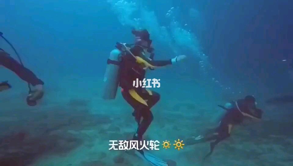 王兰庄镇妇联开展“送挂历 学金句 暖人心”志愿服务活动