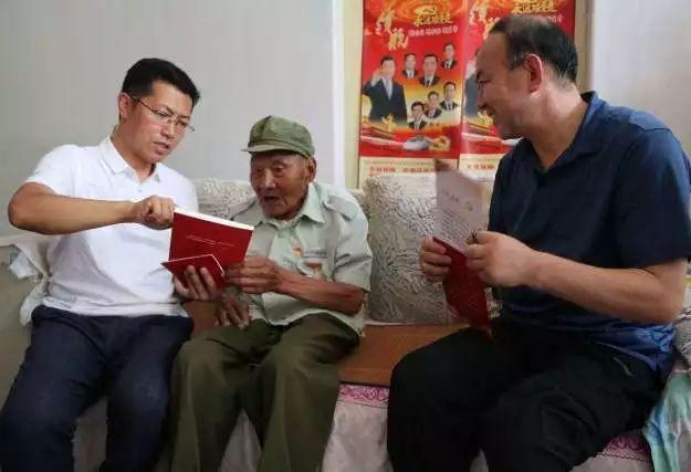 草莓该怎么洗才干净游戏画面