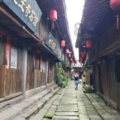 住院的时候报了居民医保卡，但是后面发现好久没有交钱了，现在还在住院，如果出院能用新农合报销吗？游戏画面